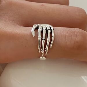 🆕 New Silver Skeleton Hand One Size Adjustable Ring